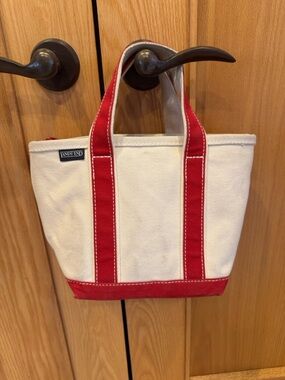 Lands’End canvas tote with zipper closure. Vintage love original tag!